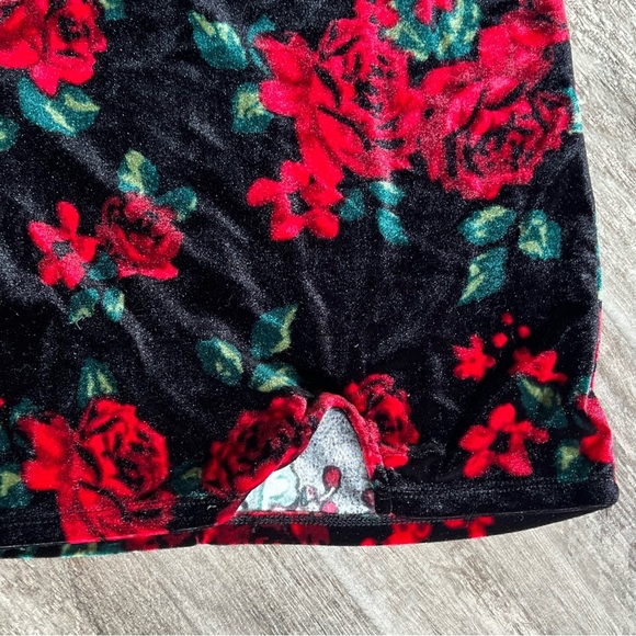 Art Class Velvet Dress Red Roses Floral Print Sleeveless Mini Size M(8) - Picture 4 of 5